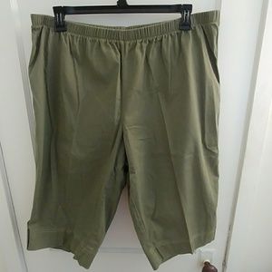 Olive green stretchy capris, size 3X (12W/24W)